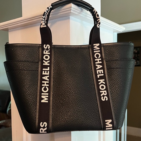 Black Michael Kors Maeve Small Convertible Open Tote in Black NWT - Picture 3 of 16